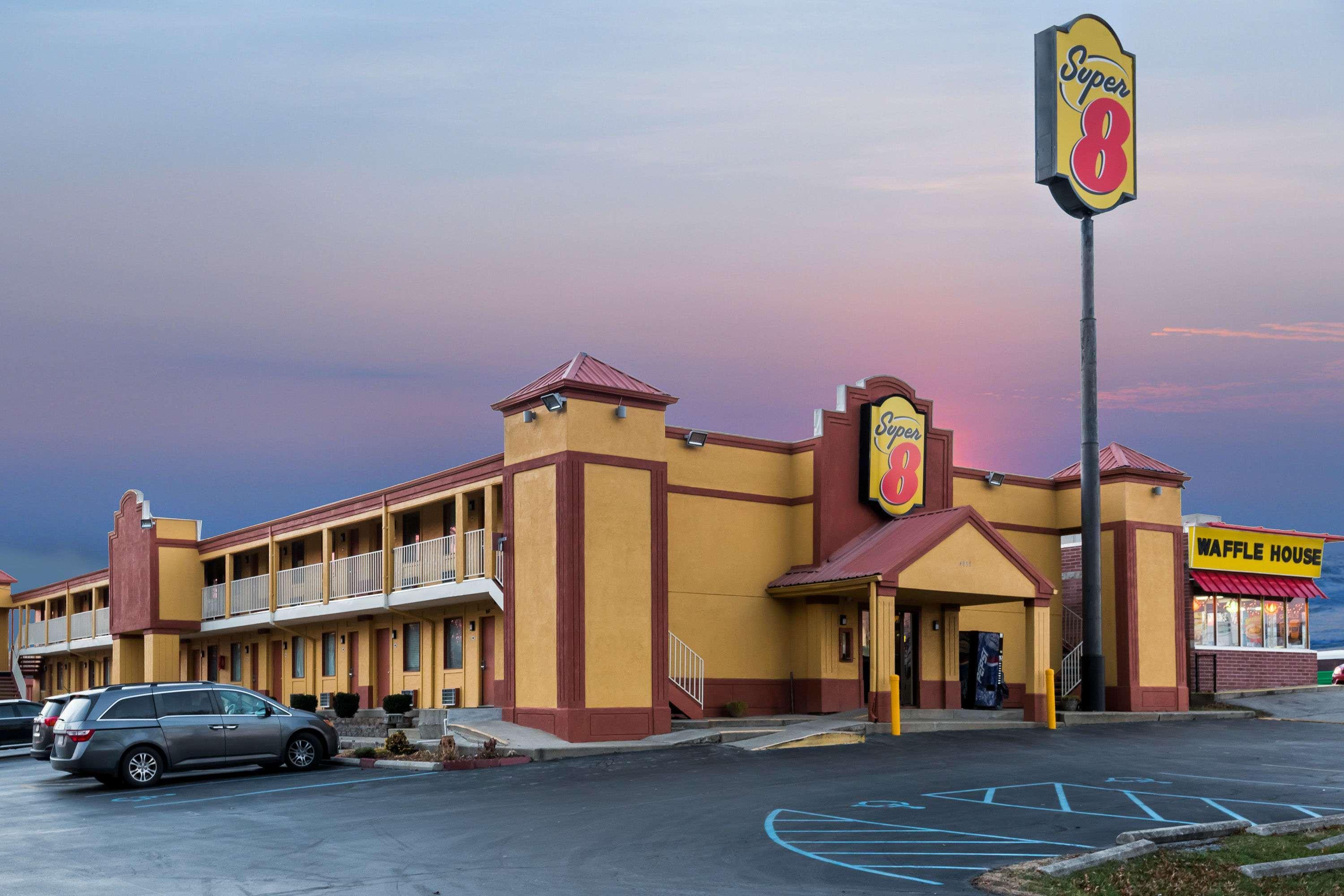 Super 8 By Wyndham Indianapolis-southport Rd Indianapolis