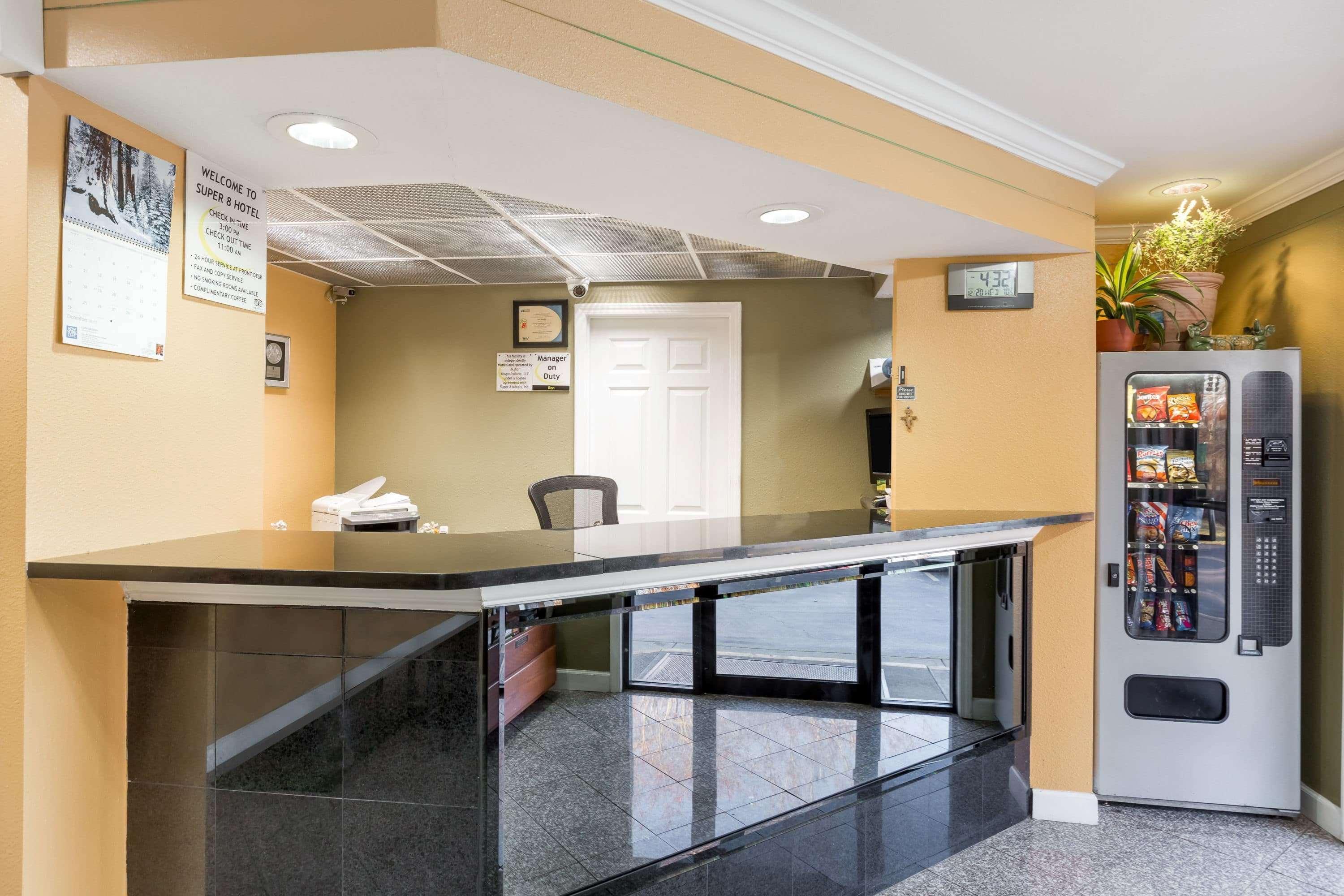Super 8 By Wyndham Indianapolis-southport Rd Motel Indianapolis