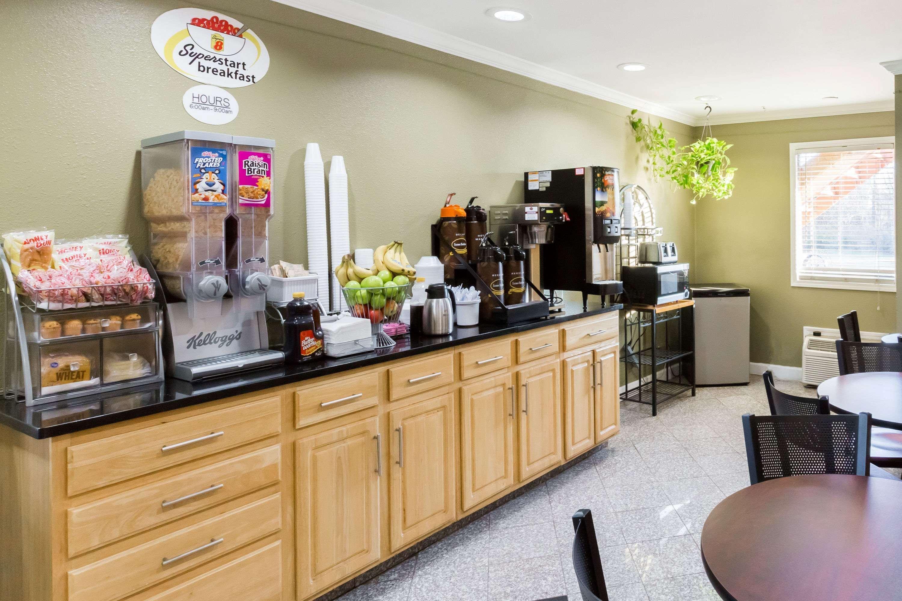 Super 8 By Wyndham Indianapolis-southport Rd Motel Indianapolis
