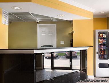 Super 8 By Wyndham Indianapolis-southport Rd Indianapolis
