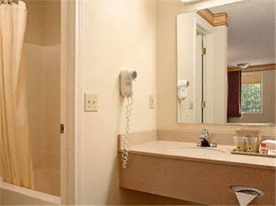 Super 8 By Wyndham Indianapolis-southport Rd Motel Indianapolis