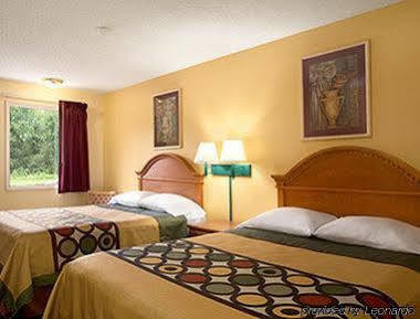 Super 8 By Wyndham Indianapolis-southport Rd Indianapolis